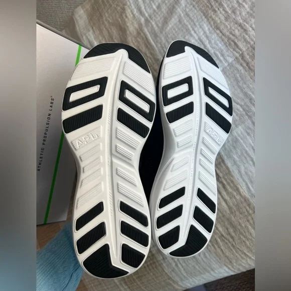 APL Sneakers Techloom Pro - Women’s Size 10.5- Unisex - Black/White - NWT - Picture 5 of 9